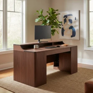 Luxe ergonomisch design sta-bureau van massief hout in een moderne thuiswerkplek.