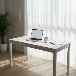 Een moderne thuiswerkplek met een budget MacBook als alternatief voor Windows laptops