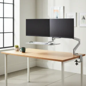 Een moderne thuiswerkplek met een zwevende bureauverhoger die ruimte bespaart op het bureaublad.