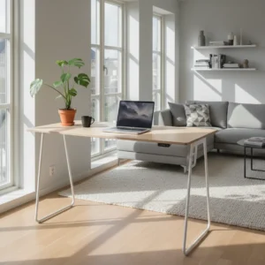 Een stijlvolle thuiswerkplek met een op het Floyd sta-bureau geïnspireerd designbureau van berkenhout.
